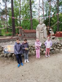 uczniowie podczas wycieczki do Solca Kujawskiego