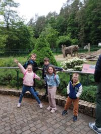 uczniowie podczas wycieczki po ZOO oraz rejs statkiem