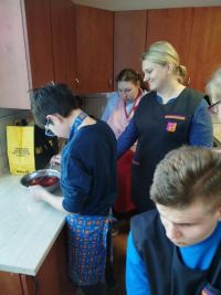 zajęcia w kuchni uczniowskiej