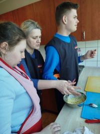 zajęcia w kuchni uczniowskiej