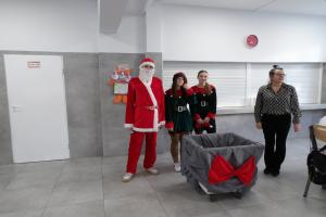 Mikołajki- zabawa z uczniami liceum